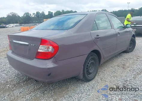 2002 Toyota Camry Le z USA, uszkodzony, nr VIN 4T1BE32K22U599422